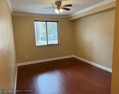 2103 Renaissance Way - Photo Thumbnail 7