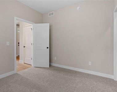 4152 Heritage Place Nw - Photo Thumbnail 10