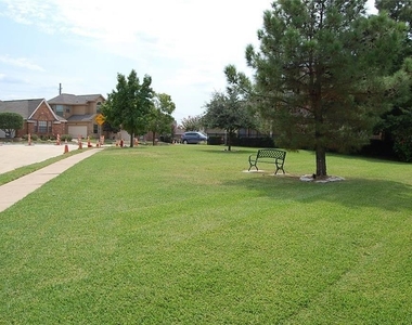 1220 Falcon Trail - Photo Thumbnail 21