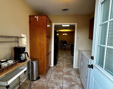 2237 Valleyview Blvd - Photo Thumbnail 17