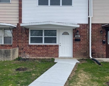 102 Thorn Ln - Photo Thumbnail 0