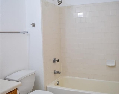 2927 W 27 St - Photo Thumbnail 7