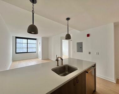 517 West 38th Street - Photo Thumbnail 3