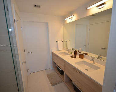 16385 Biscayne Blvd - Photo Thumbnail 35