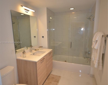 16385 Biscayne Blvd - Photo Thumbnail 6