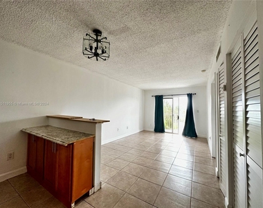 8260 Sw 210th St - Photo Thumbnail 1