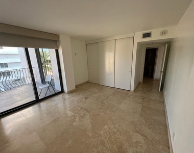 8877 Collins Ave - Photo Thumbnail 2