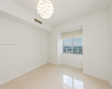 1100 Biscayne Blvd - Photo Thumbnail 16