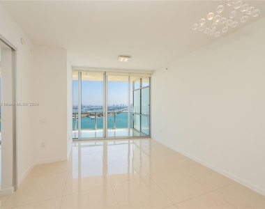 1100 Biscayne Blvd - Photo Thumbnail 3