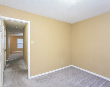 6693 W Philadelphia Drive - Photo Thumbnail 11