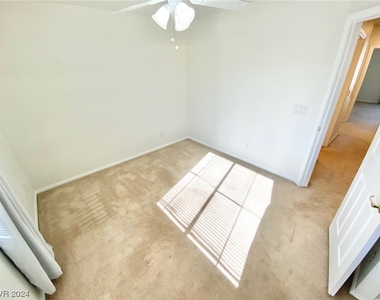 8620 W Gilmore Avenue - Photo Thumbnail 26