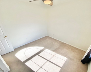 8620 W Gilmore Avenue - Photo Thumbnail 21