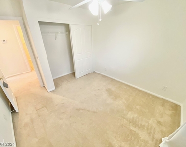 8620 W Gilmore Avenue - Photo Thumbnail 13