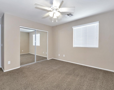 4058 E Carla Vista Drive - Photo Thumbnail 10