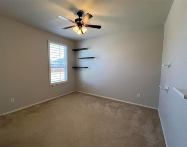 2348 Barzona Drive - Photo Thumbnail 11