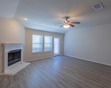 1105 Bexar Avenue - Photo Thumbnail 6