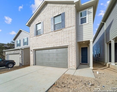 10643 W Military Dr - Photo Thumbnail 2