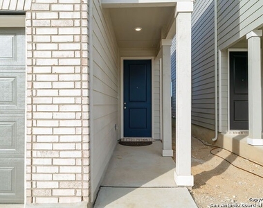 10643 W Military Dr - Photo Thumbnail 3