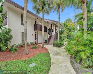 9280 Sabal Ridge Cir - Photo Thumbnail 1