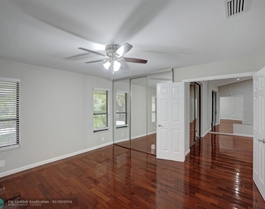 9280 Sabal Ridge Cir - Photo Thumbnail 17