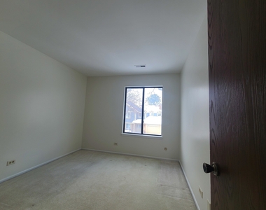 372 Springlake Lane - Photo Thumbnail 10