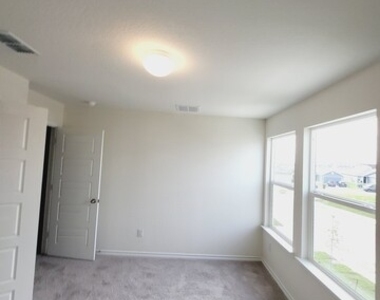 5318 Everett Loop - Photo Thumbnail 19