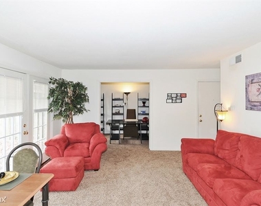 4525 N Arlington Ave - Photo Thumbnail 1