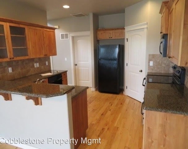 4526 N Kilee Ave - Photo Thumbnail 4