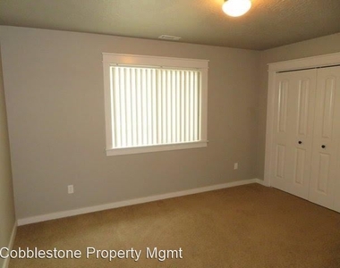 4526 N Kilee Ave - Photo Thumbnail 17