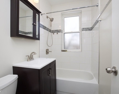 4220 N. Clark, Unit 9 - Photo Thumbnail 13