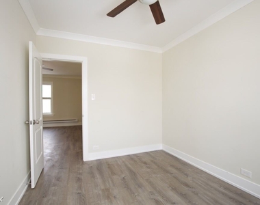 4220 N. Clark, Unit 6 - Photo Thumbnail 12