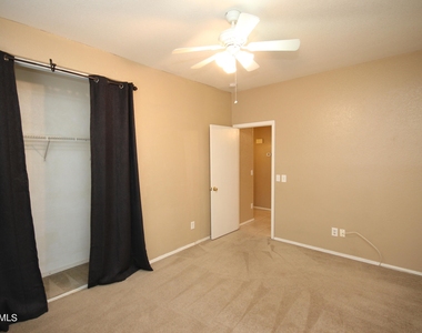 2419 S 71 Drive - Photo Thumbnail 10