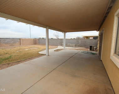 2419 S 71 Drive - Photo Thumbnail 23