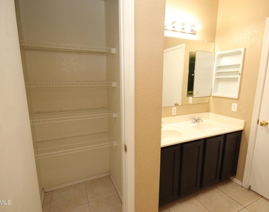 2419 S 71 Drive - Photo Thumbnail 21