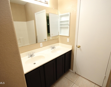 2419 S 71 Drive - Photo Thumbnail 20