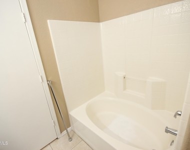 2419 S 71 Drive - Photo Thumbnail 19