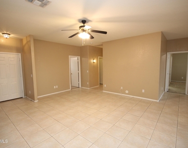 2419 S 71 Drive - Photo Thumbnail 9