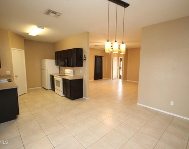 2419 S 71 Drive - Photo Thumbnail 6