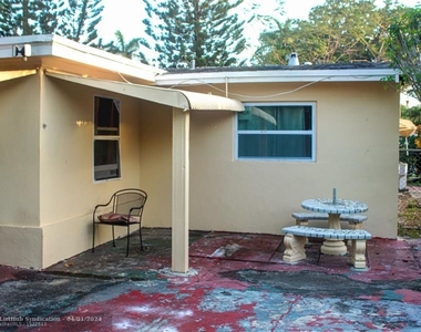 7681 Sunset Strip - Photo Thumbnail 18