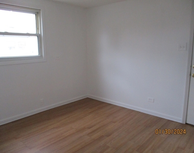 9806 Marion Avenue - Photo Thumbnail 5