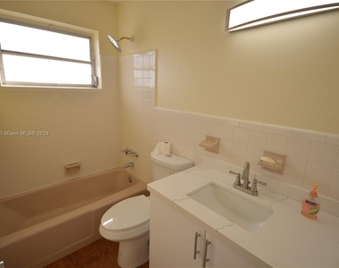 2753 Ne 28th St - Photo Thumbnail 10