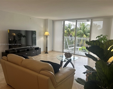 7824 Collins Ave - Photo Thumbnail 3