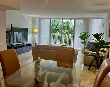 7824 Collins Ave - Photo Thumbnail 2