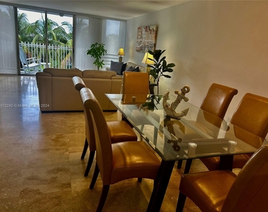 7824 Collins Ave - Photo Thumbnail 4