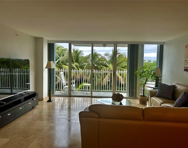 7824 Collins Ave - Photo Thumbnail 1