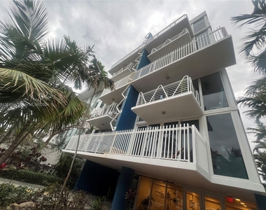 7824 Collins Ave - Photo Thumbnail 29