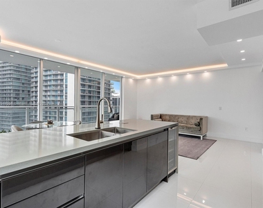 1080 Brickell Ave - Photo Thumbnail 15