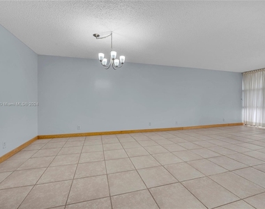 800 Parkview Dr - Photo Thumbnail 28