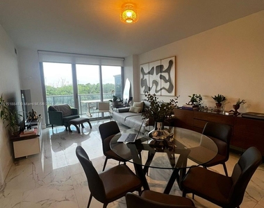 16385 Biscayne Blvd - Photo Thumbnail 1