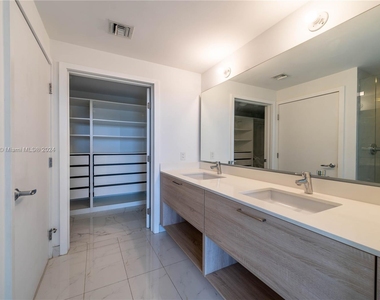 16385 Biscayne Blvd - Photo Thumbnail 31